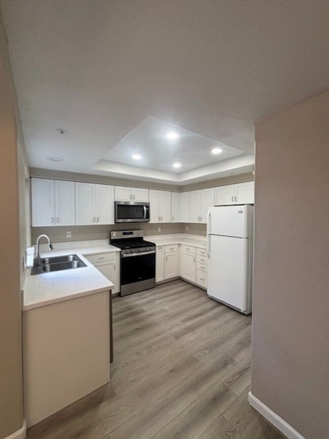 Building Photo - Your Pismo Escape: Stylish 2BR with Fireplace, Patio & Beach Proximity