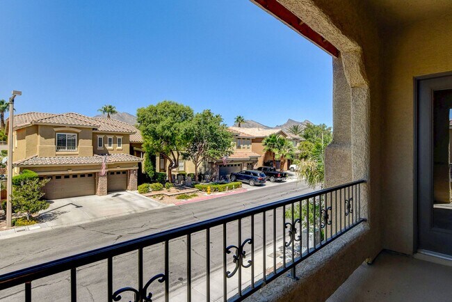 Building Photo - Stunning Summerlin Pool Home!