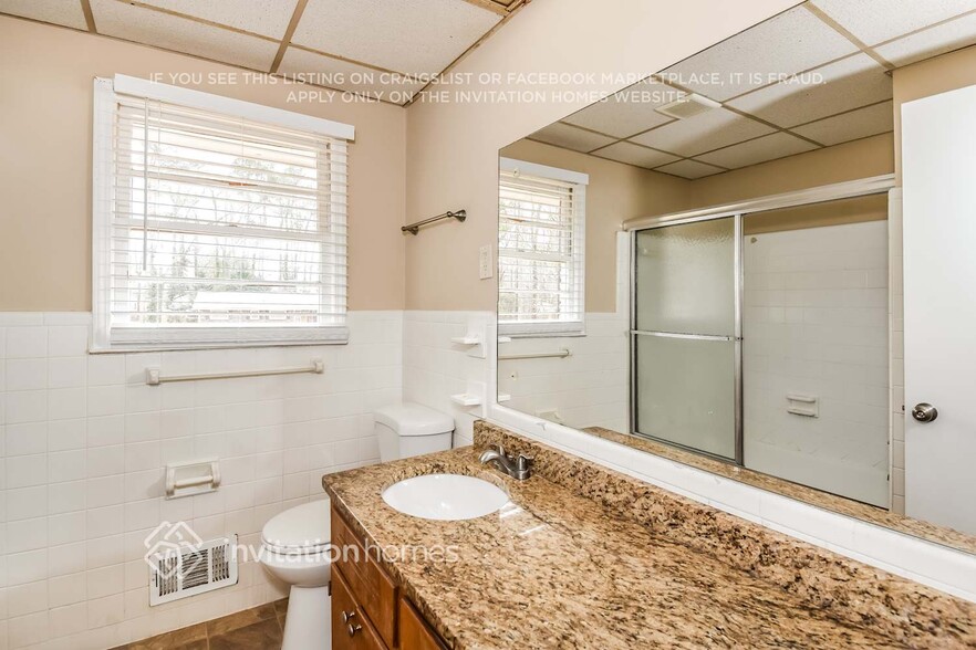 Building Photo - 2279 Eastwood Dr SW