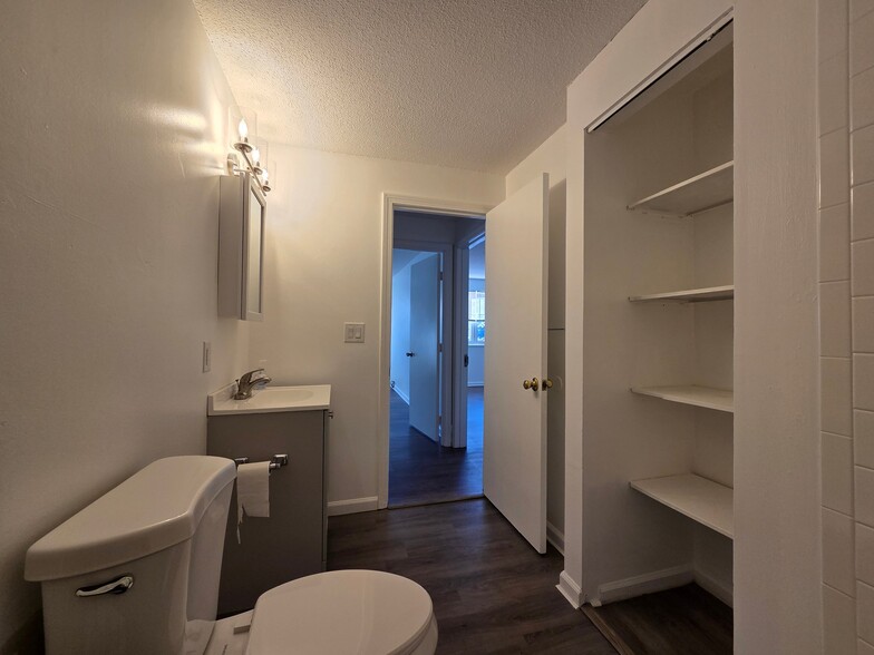 Building Photo - 10 Longworth Ave