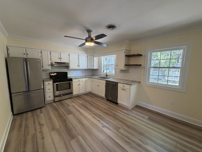 Building Photo - 421 Loblolly Ln