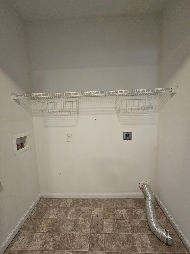 Building Photo - Updated 4Bed, 2.5 Bath in Jacksonville!