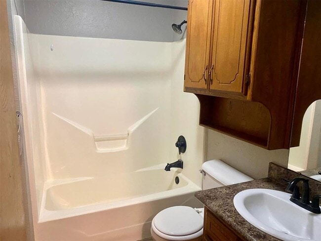 Building Photo - 137 Elmwood Ave