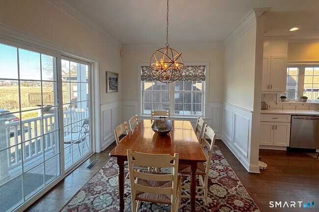 Building Photo - 860 Oldfield Road