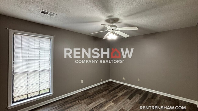 Building Photo - 2112 Pillsbury Pl