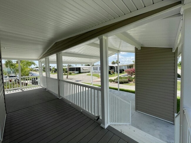 Building Photo - 990 E Orinoco Ave