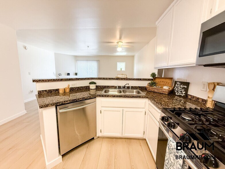 Building Photo - 7323 Winnetka Ave