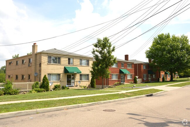 3556 - 3598 Robroy Dr - Robroy Apartments
