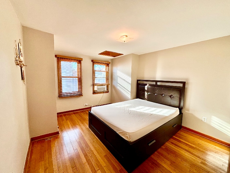 Building Photo - 640 S Lakewood Ave