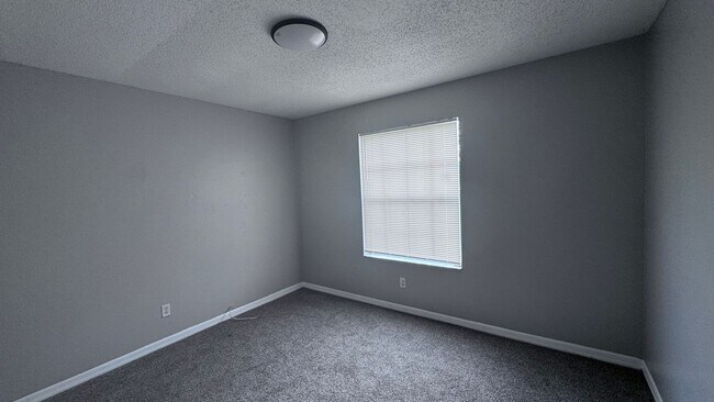 Building Photo - Spacious 3/2.5 in River Ridge with Pool in...
