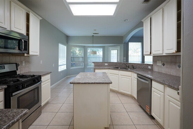 Building Photo - 2403 Blue Shadow Dr