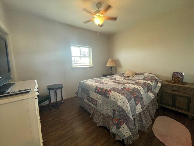 Building Photo - 1706 W Gallego Ave