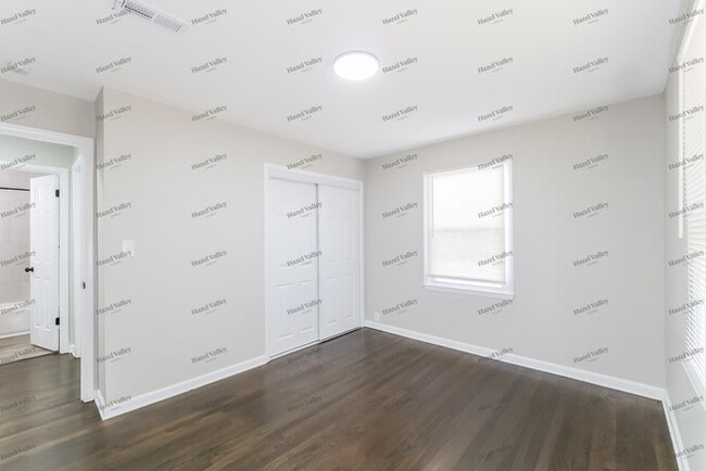 Building Photo - 10706 Ewing Ave