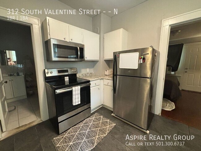 Building Photo - 312 S Valentine St
