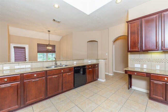 Building Photo - 2201 Signal Hill Dr