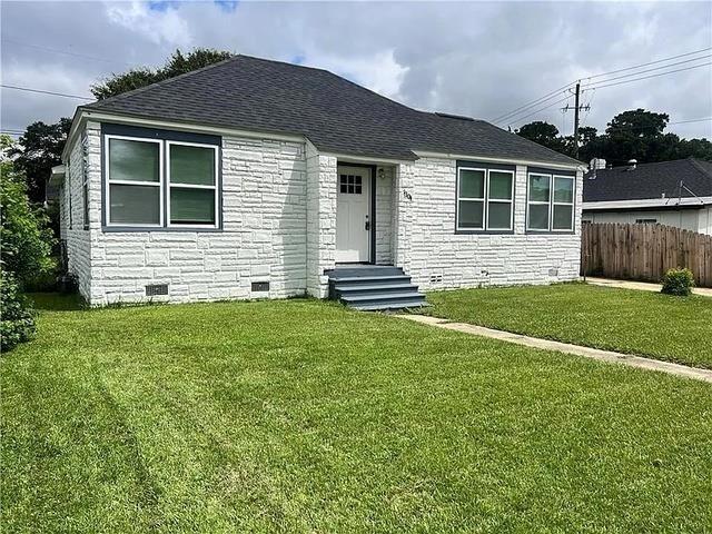 Building Photo - 1304 S Cloverleaf Cir