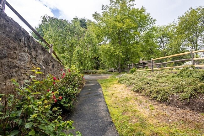Building Photo - 55 Cider Mill Ln