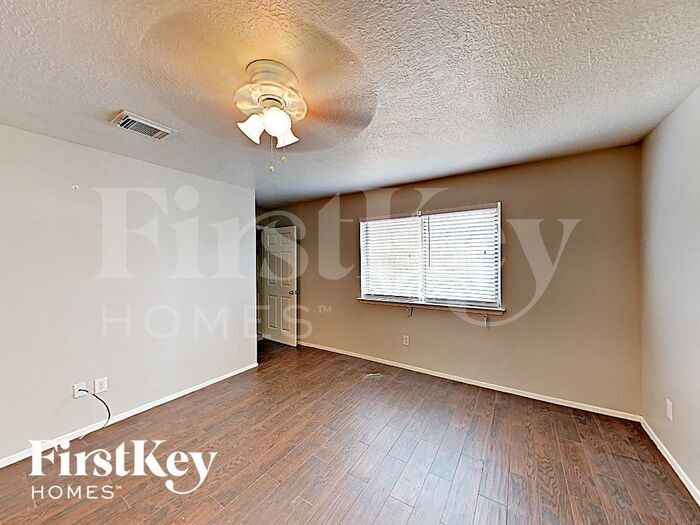 Building Photo - 7250 Lost Fable Ln