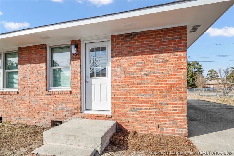 Building Photo - 4009 Glenridge Rd