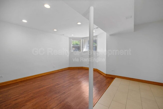 Building Photo - 2130 W Iowa St