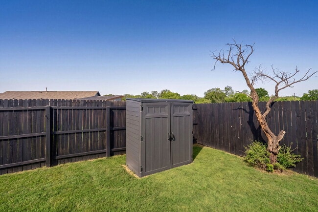 Building Photo - Stylish One Story Living with Modern Upgrades and Resort Style Amenities