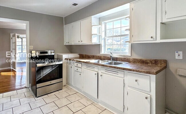 Building Photo - 620 26th St SW