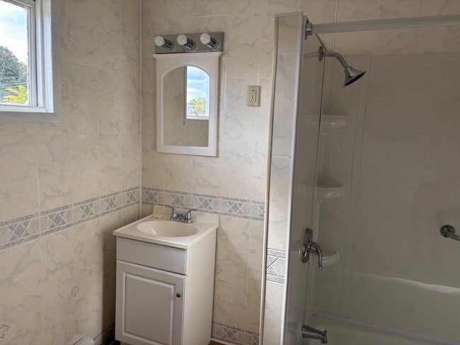 Building Photo - 1308 17th Ave