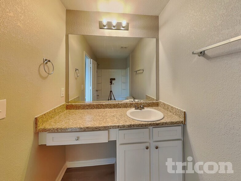 Building Photo - 10938 Wheeler Trce