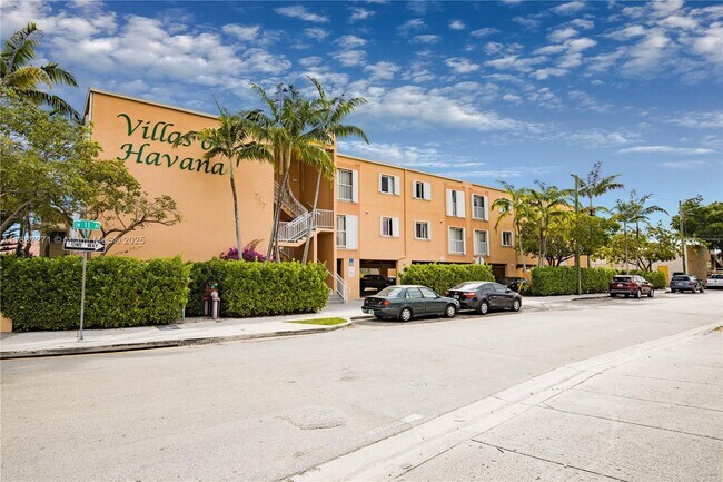 Building Photo - 717 SW 11th Ave