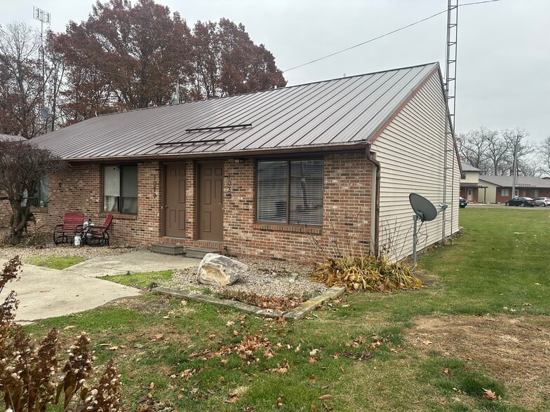 Primary Photo - 1033 Lakeshore Dr