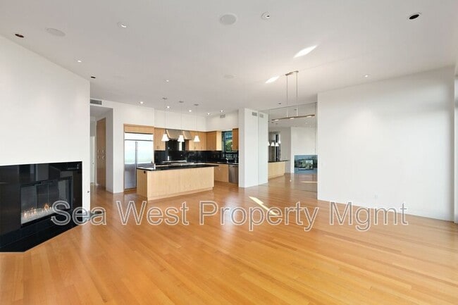 Building Photo - 2328 Rue De Anne