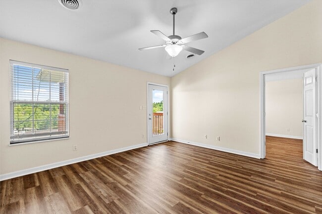 Building Photo - 2 Bedroom, 2 Bath Townhouse for Rent in Kn...