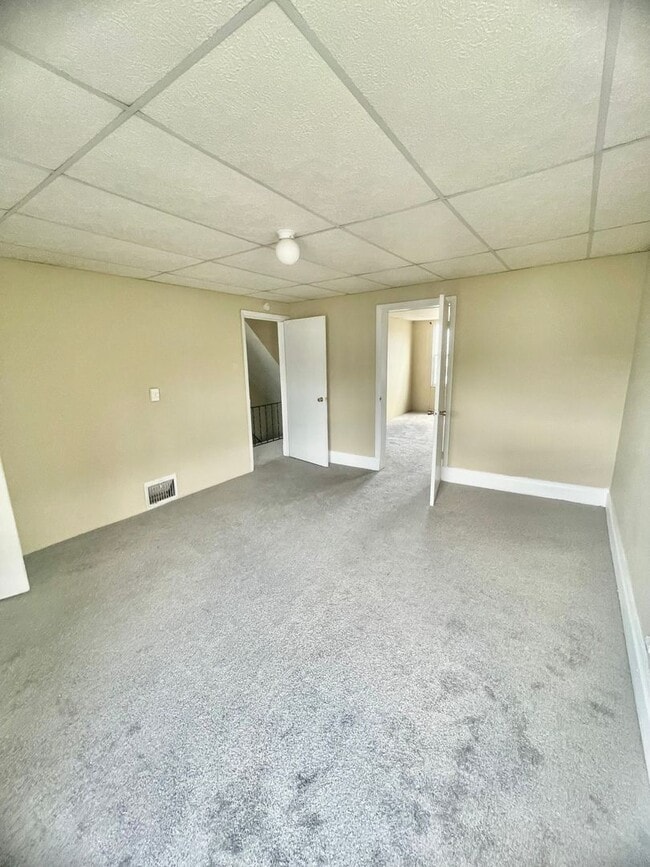 Building Photo - 4 bedroom. 1.5 Bath- Turtle Creek Pa