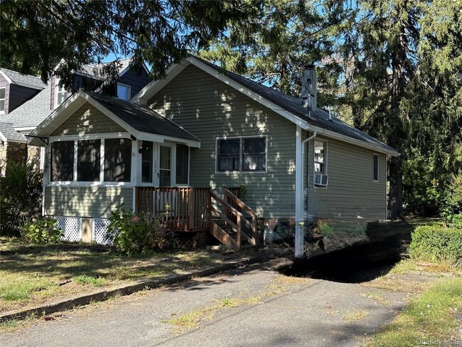 Primary Photo - 102 Waterstone Rd