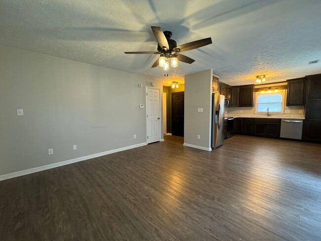Building Photo - Charming 3 Bed, 2 Bath Home in Gated Commu...