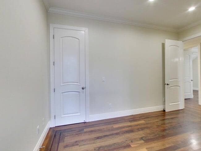 Building Photo - 1121 Green St