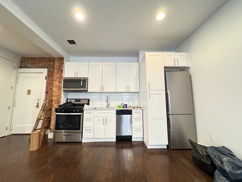 Primary Photo - 410 Eastern Pkwy