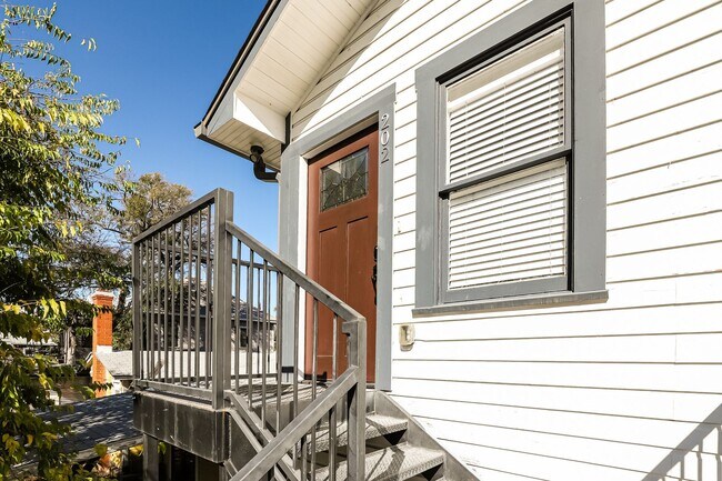 Building Photo - 120 E Magnolia Ave