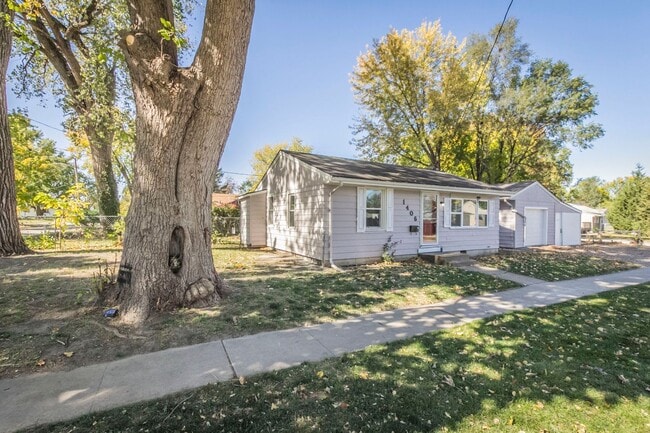 Building Photo - Spacious 2 Bedroom 1 Bathroom home
