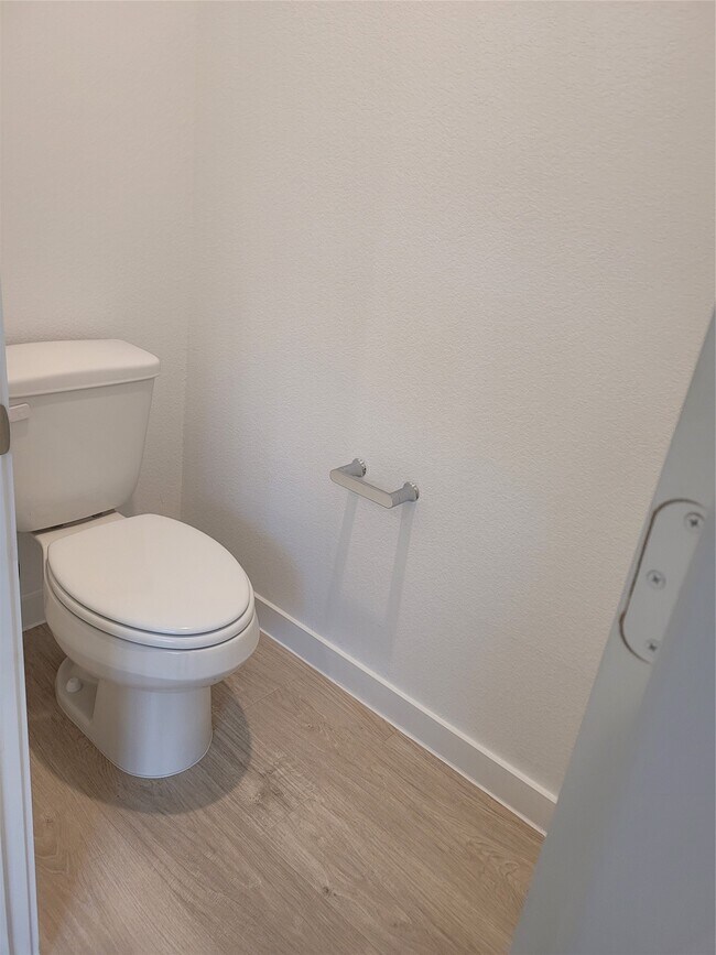 Building Photo - 4947 Oakwood Dr