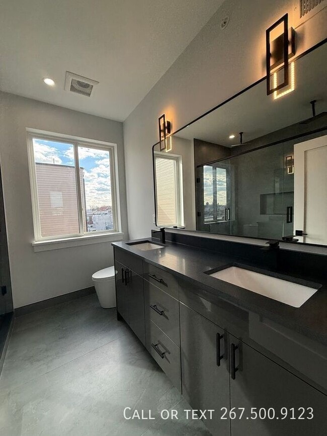 Building Photo - 3005 Gaul St