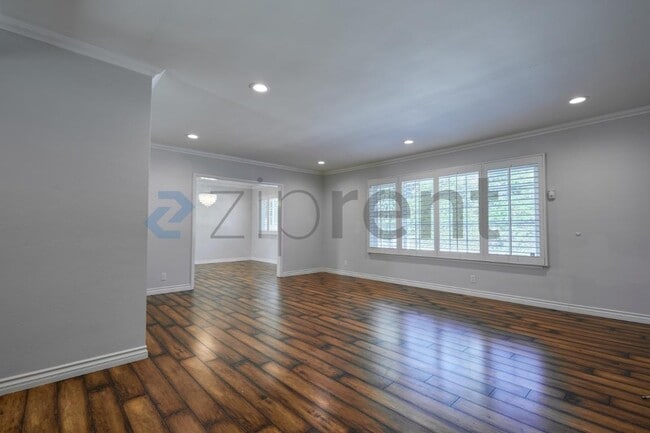 Building Photo - 1334 Birchcrest Ave