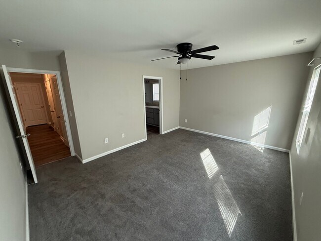 Building Photo - 406 E Waddell St
