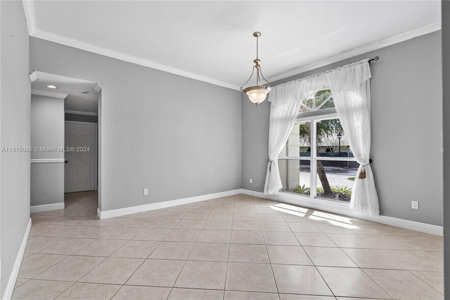 Building Photo - 5253 NW 94th Doral Pl