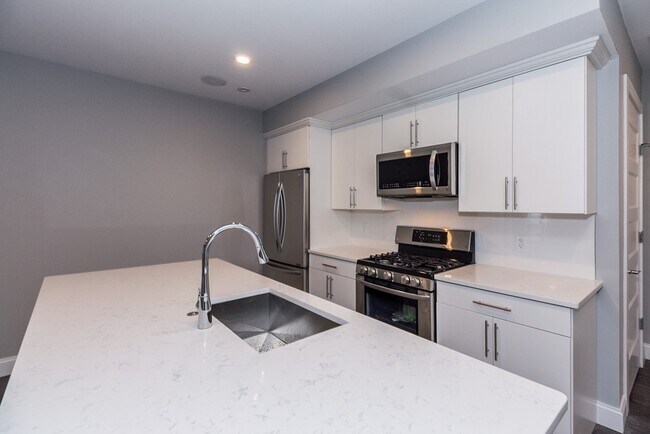 Primary Photo - 11 Minot St