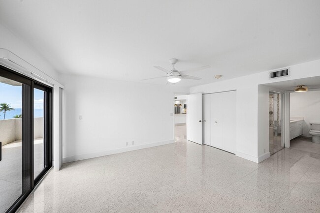 Building Photo - 330 SE 20th Ave