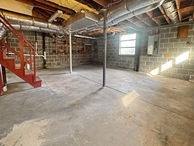 Building Photo - Newly Remodeled Home in the Heart of Gainesville – Available Now!