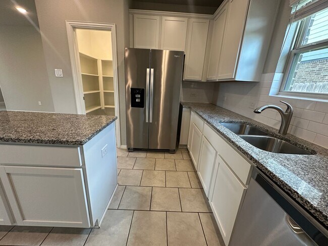 Building Photo - For Lease | 3 Bed, 2 Bath | 1,487 Sq Ft | ...