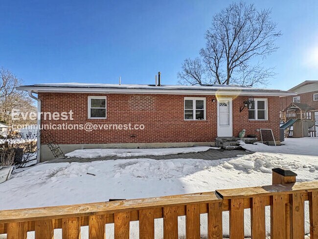 Building Photo - 8010 Carmel Dr