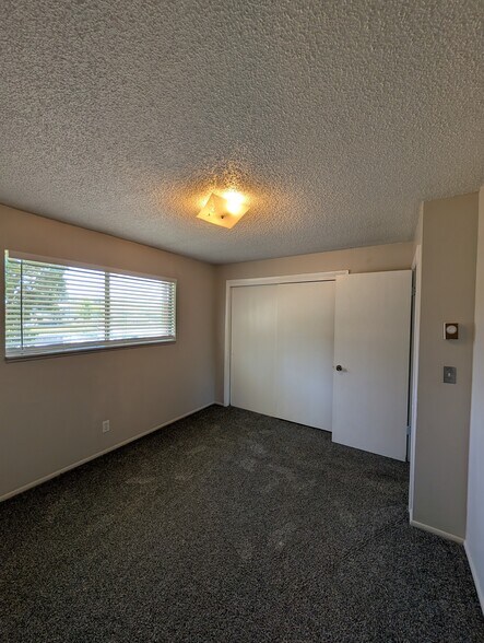 Building Photo - 1827 S Fairway Dr